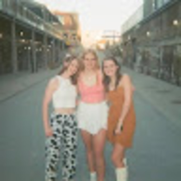 Meet your Posher, Avery - Picture 1 of 1